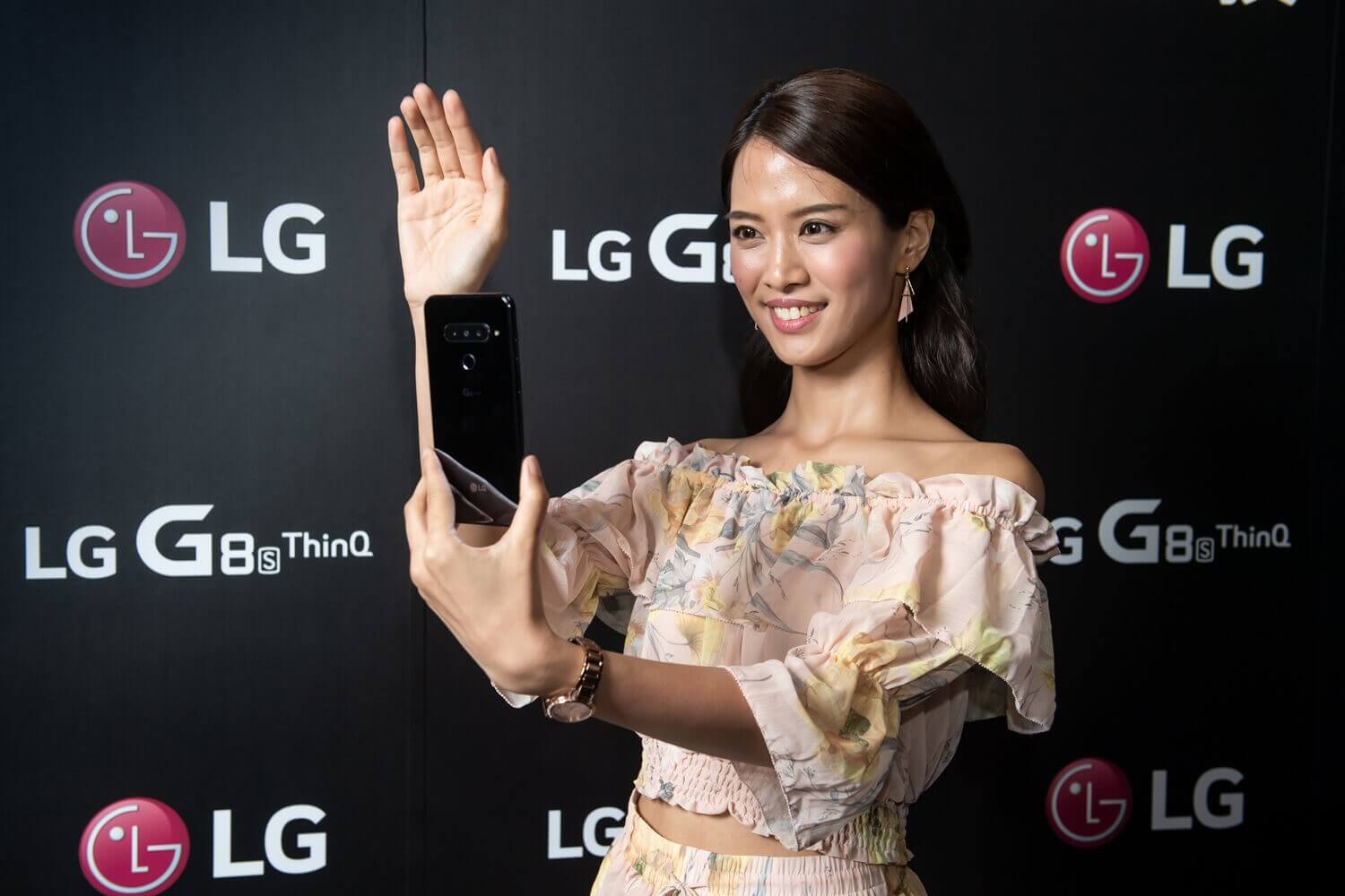 LG G8S ThinQ 正式在台上市 主打 ToF Z 達成 AirMotion 隔空手勢操作、hand ID 靜脈辨識 同場加映 G8 ThinQ G8S ThinQ 差異比較表09